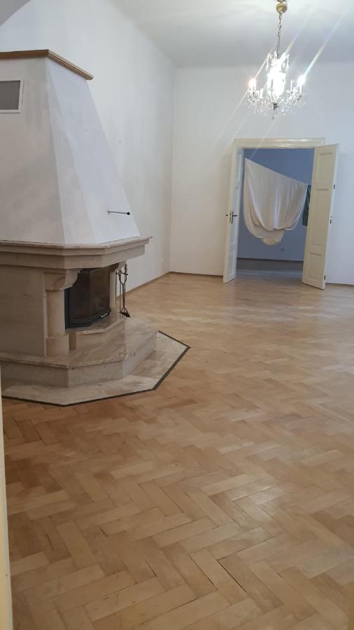 Private Room In Shared Luxurious Palace Like Apartment With 2 Bathrooms Including Whirlpool And Virtual Reality Praga Exterior foto