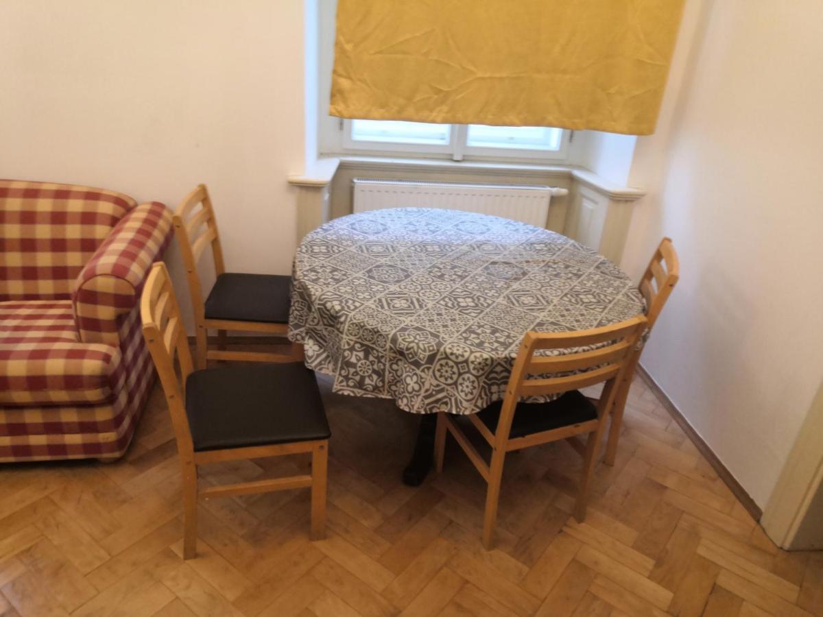 Private Room In Shared Luxurious Palace Like Apartment With 2 Bathrooms Including Whirlpool And Virtual Reality Praga Exterior foto