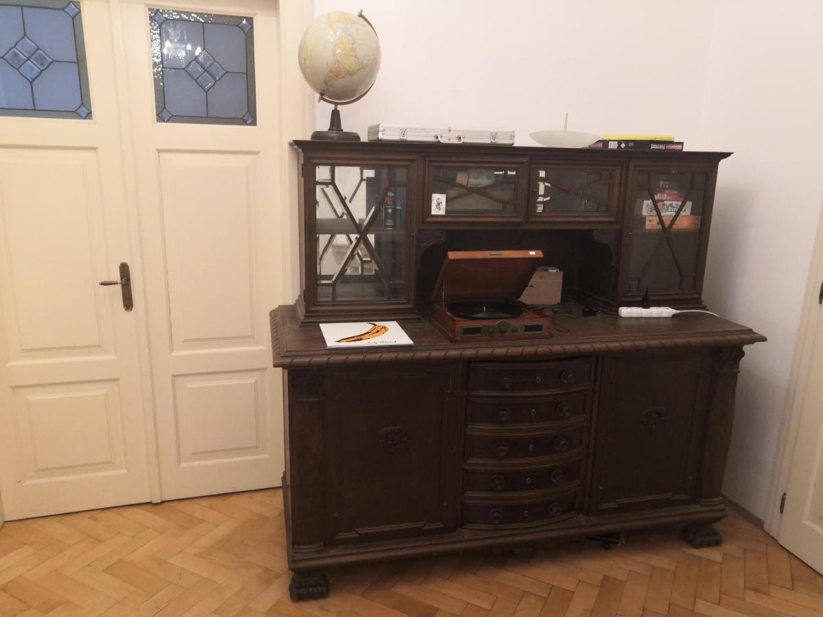 Private Room In Shared Luxurious Palace Like Apartment With 2 Bathrooms Including Whirlpool And Virtual Reality Praga Exterior foto