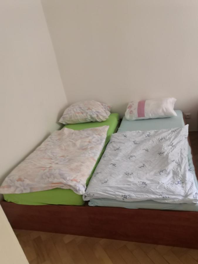 Private Room In Shared Luxurious Palace Like Apartment With 2 Bathrooms Including Whirlpool And Virtual Reality Praga Exterior foto