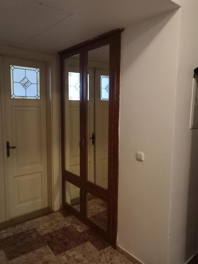 Private Room In Shared Luxurious Palace Like Apartment With 2 Bathrooms Including Whirlpool And Virtual Reality Praga Exterior foto