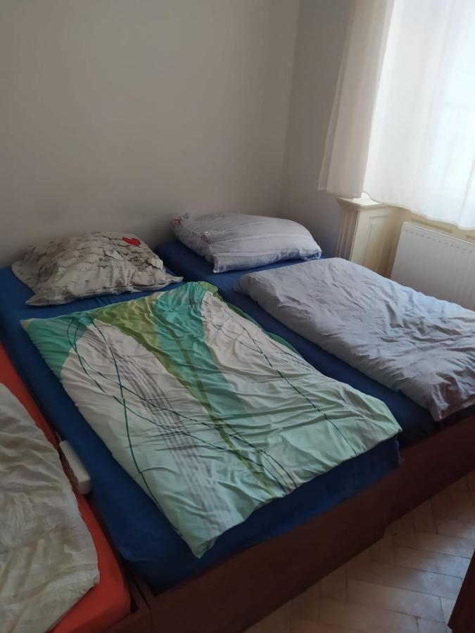Private Room In Shared Luxurious Palace Like Apartment With 2 Bathrooms Including Whirlpool And Virtual Reality Praga Exterior foto