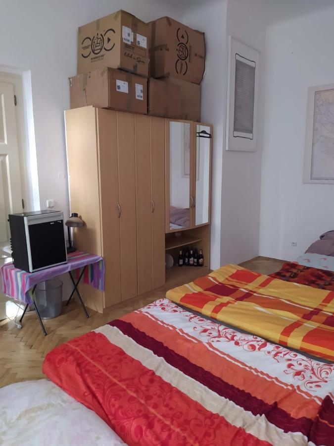 Private Room In Shared Luxurious Palace Like Apartment With 2 Bathrooms Including Whirlpool And Virtual Reality Praga Exterior foto