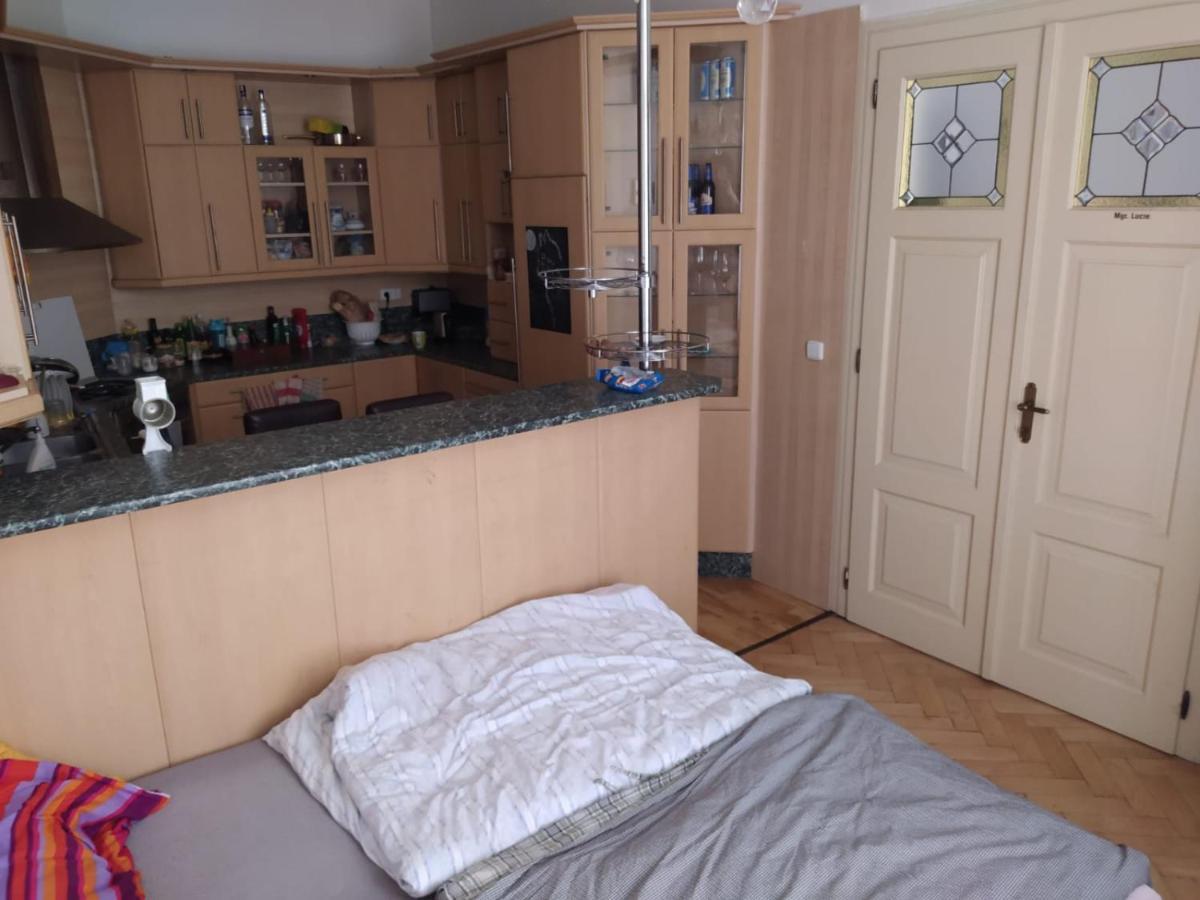 Private Room In Shared Luxurious Palace Like Apartment With 2 Bathrooms Including Whirlpool And Virtual Reality Praga Exterior foto