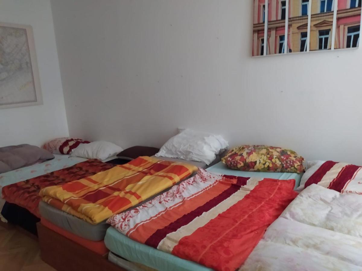 Private Room In Shared Luxurious Palace Like Apartment With 2 Bathrooms Including Whirlpool And Virtual Reality Praga Exterior foto